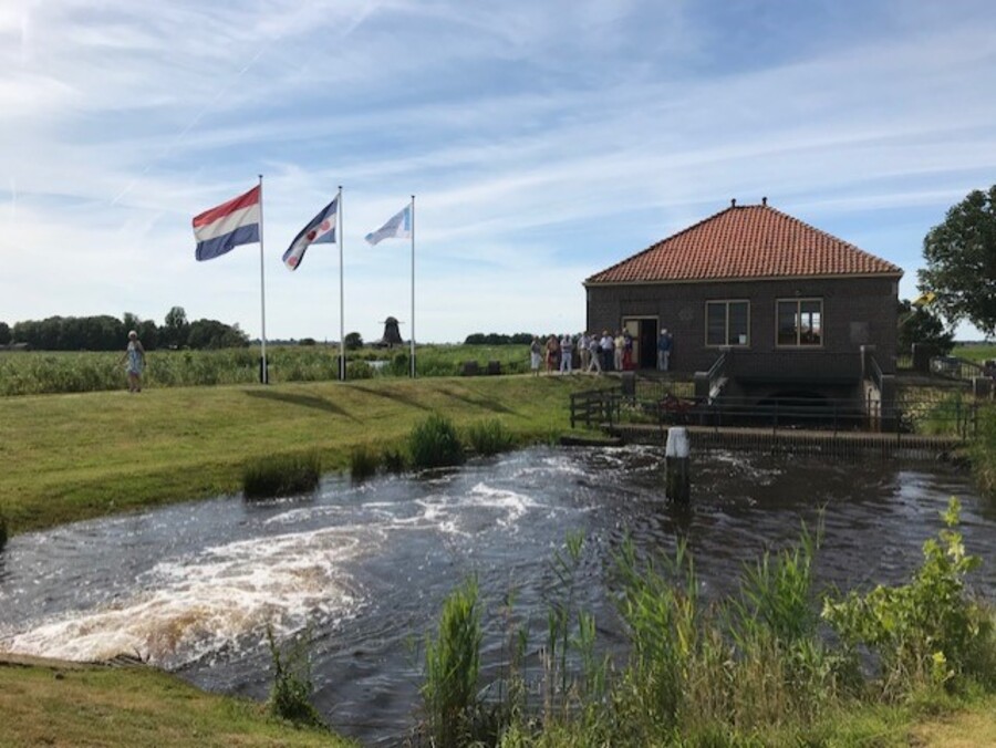 Varen met de turfbok naar het Sudergemaal It Damshûs NIJ BEETS, 18-09