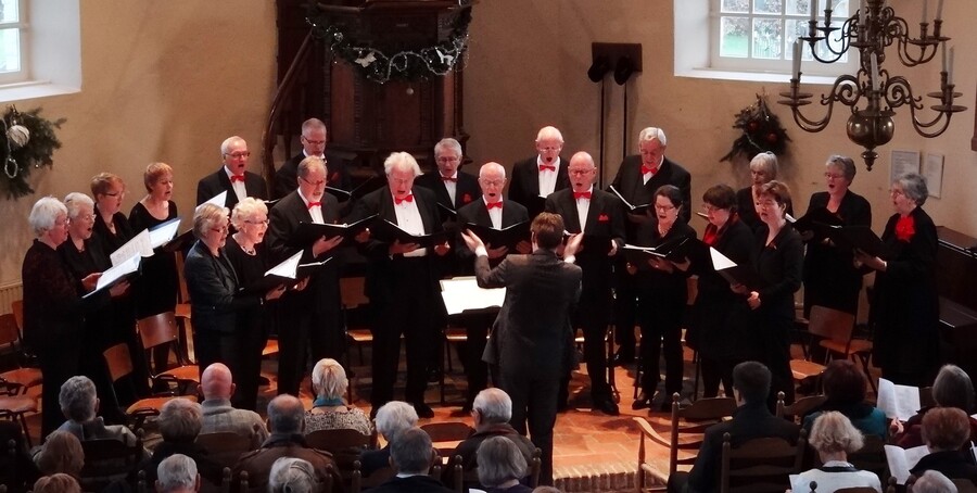 vocaal ensemble cantabile tijdens een kerstconcert in gasselte.jpg